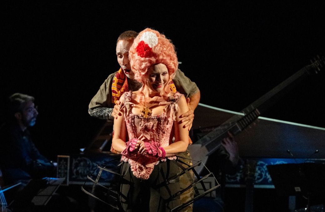 César San Martín (Varrone), Sandra Ferrández (Pericca) © Alfredo Arias