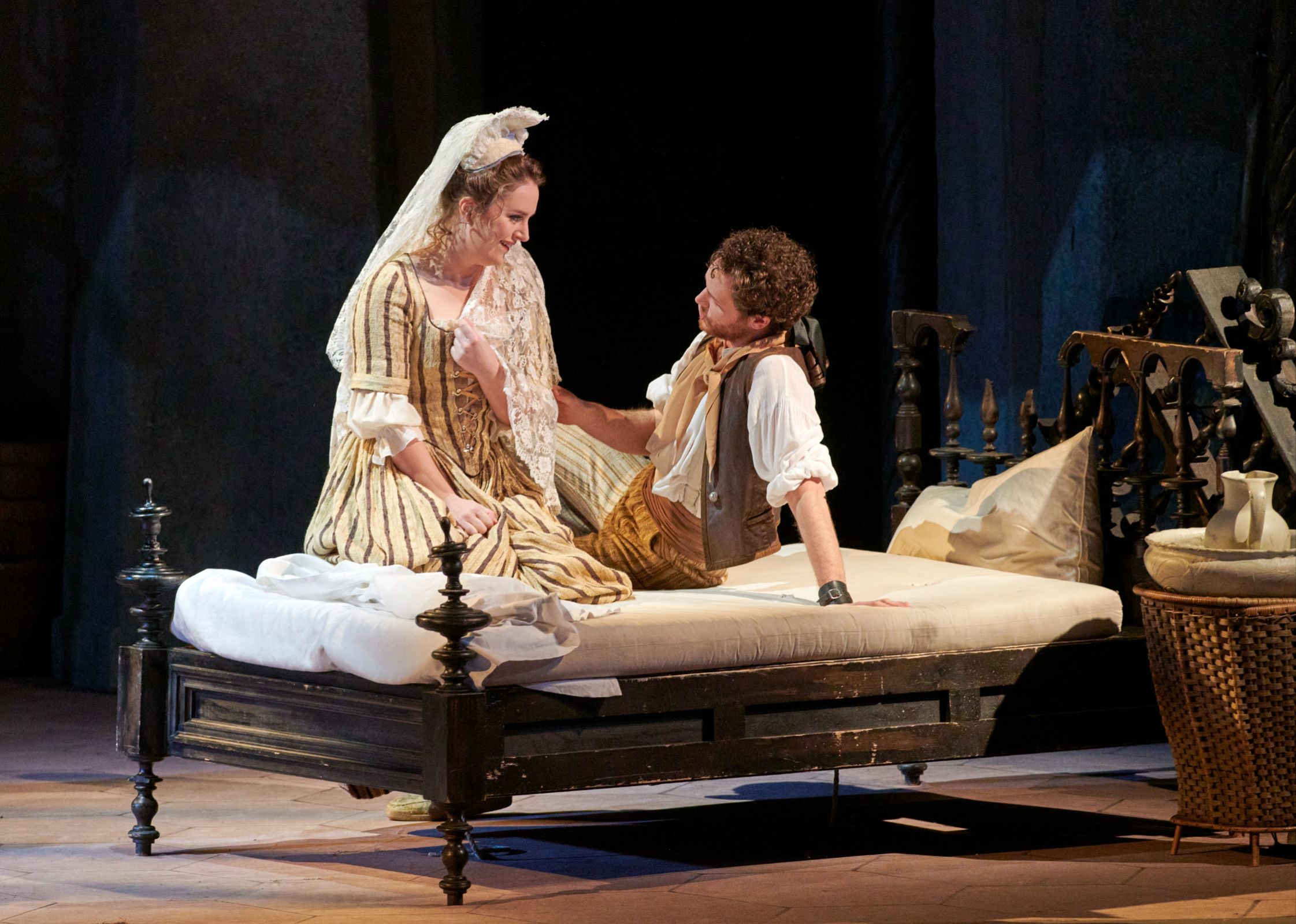 Louise Alder (Susanna) und Philippe Sly (Figaro) &copy; Wiener Staatsoper | Michael Pöhn
