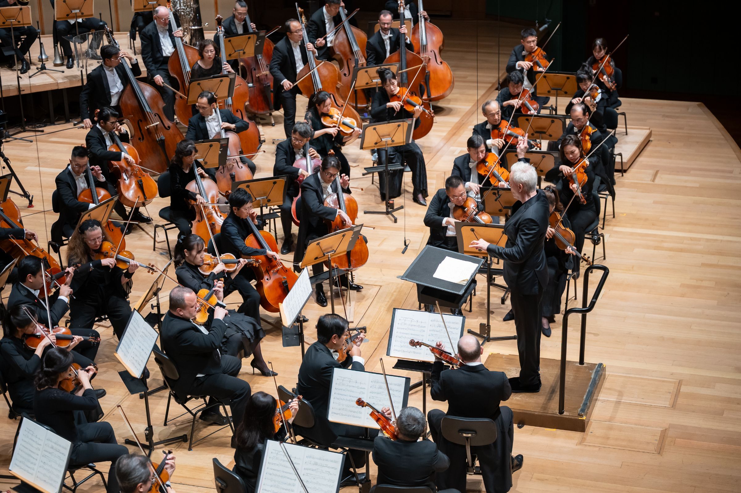Hannu Lintu conducts the Singapore Symphony Orchestra © Nathaniel Lim | Singapore Symphony Orchestra