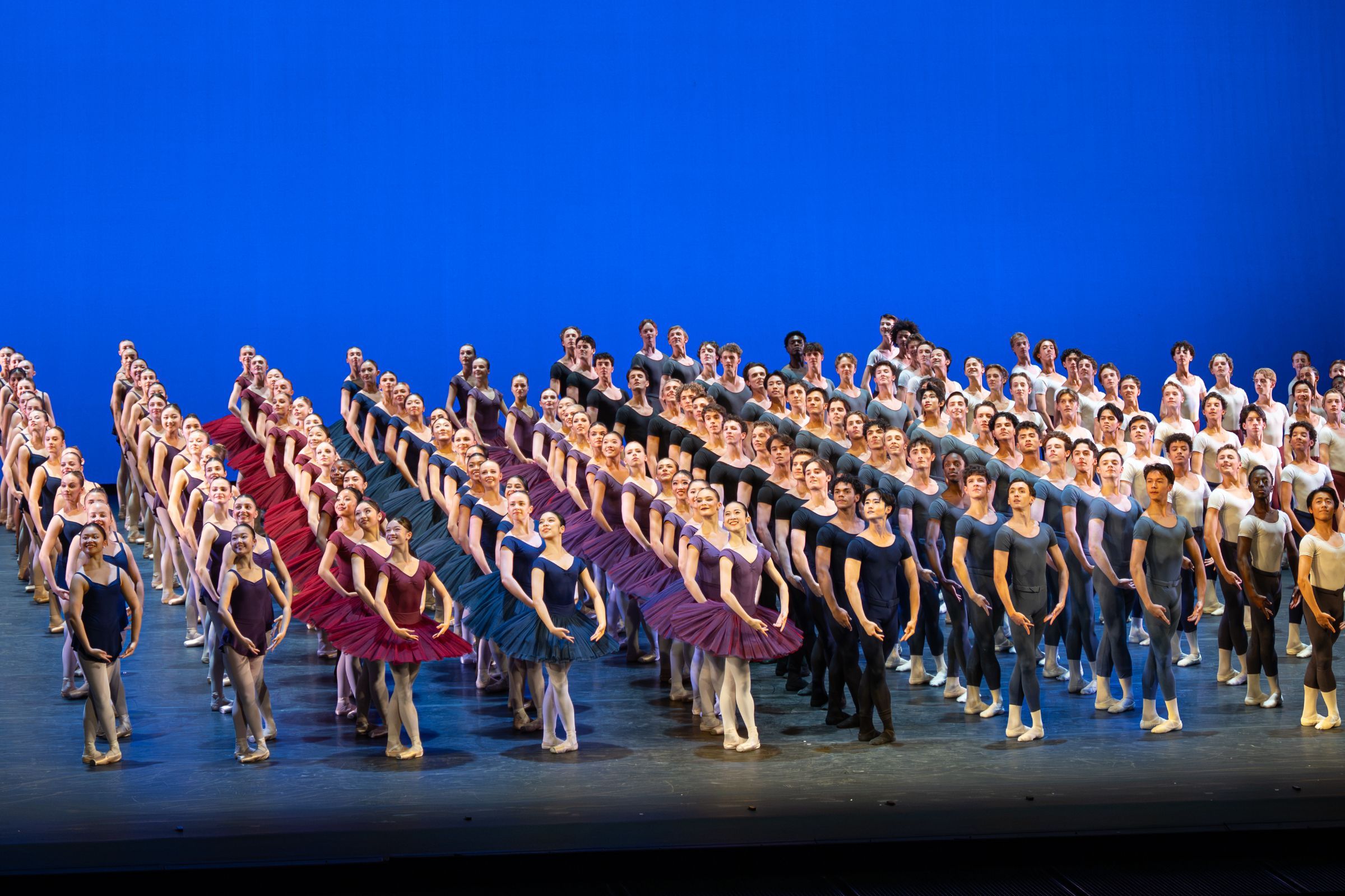 The Royal Ballet School in the <i>Grand Défilé</i> © Photography by Ash