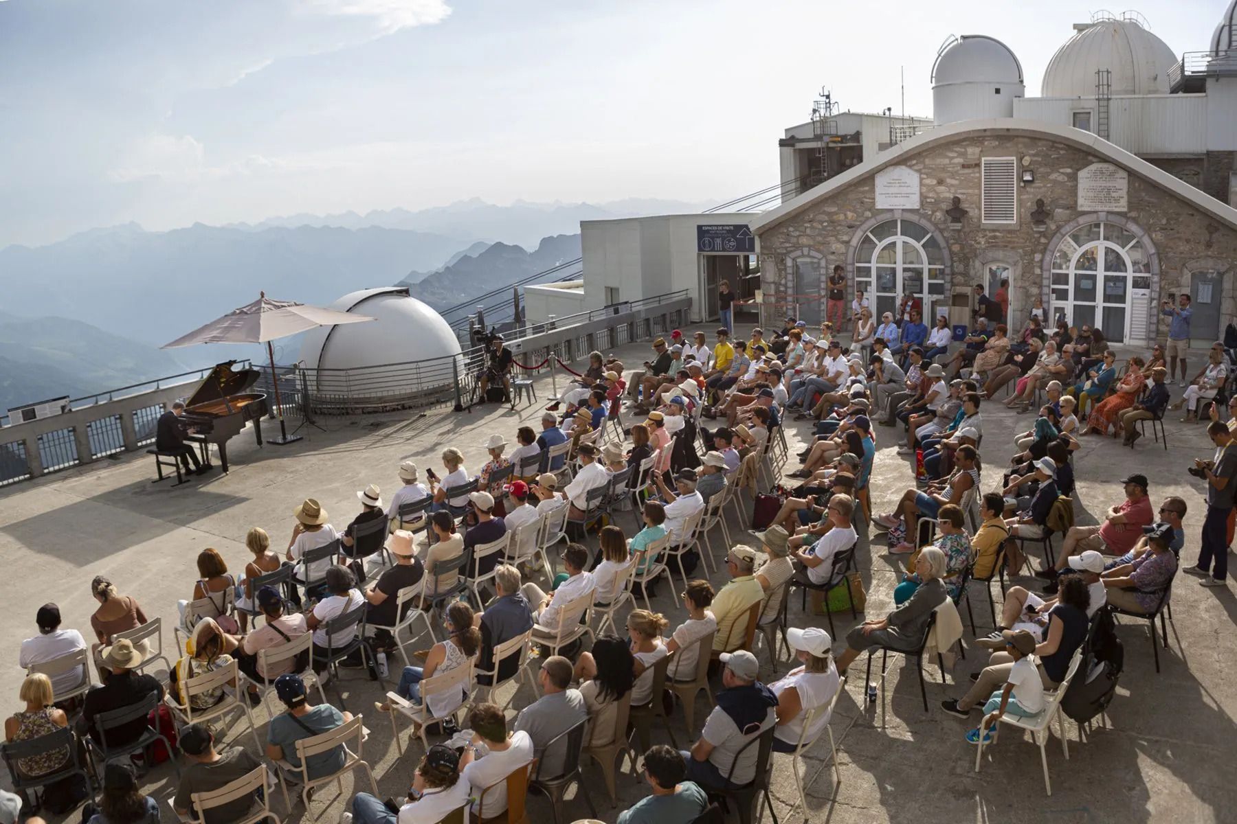 Outdoor performance in the French Pyrenees at Piano Pic festival © Piano Pic