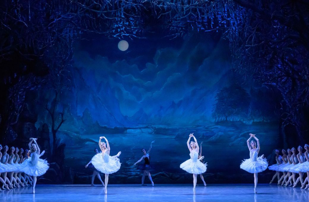 State Ballet of Georgia in <i>Swan Lake</i> © Katja Ogrin