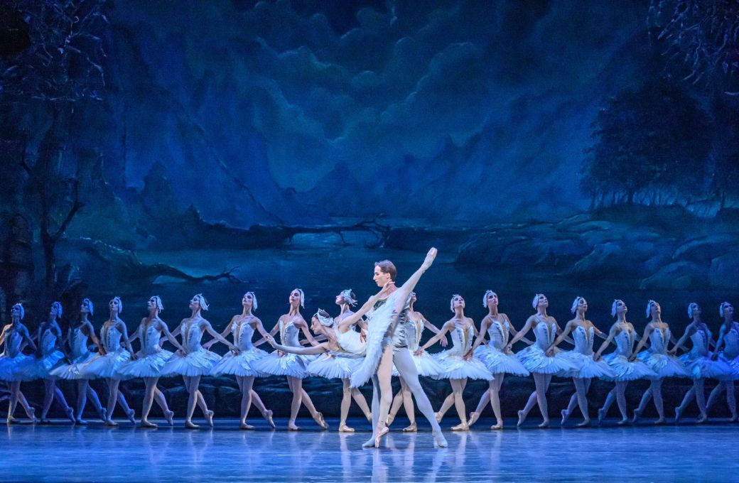 Nino Samadashvili and Oleg Ligai with State Ballet of Georgia in *Swan Lake © Katja Ogrin