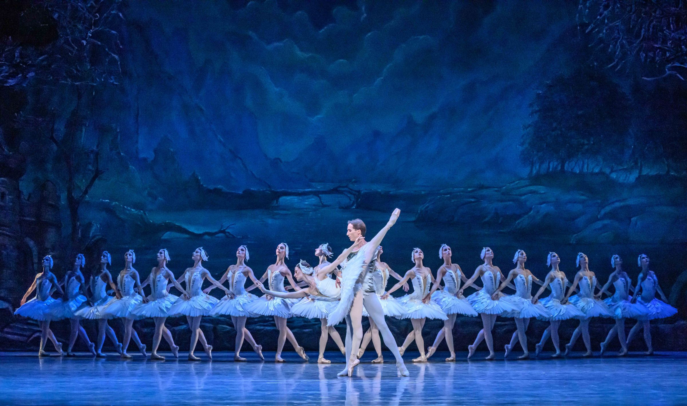 Nino Samadashvili and Oleg Ligai with State Ballet of Georgia in *Swan Lake © Katja Ogrin