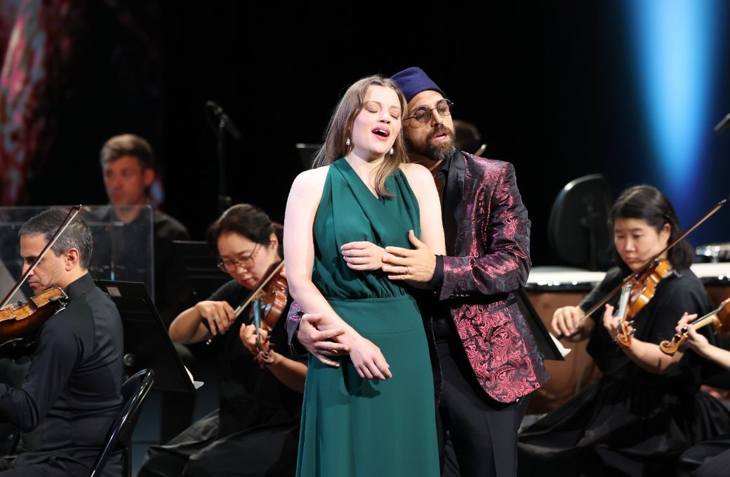 Johanna Wallroth (Fiordiligi) und Giovanni Sala (Ferrando) © Anne du Chastel