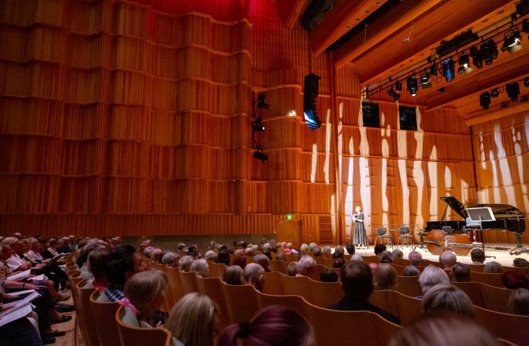 Kuhmo Arts Centre main hall, before a concert © Jonas Kukkonen | Kuhmon Kamarimusiikki