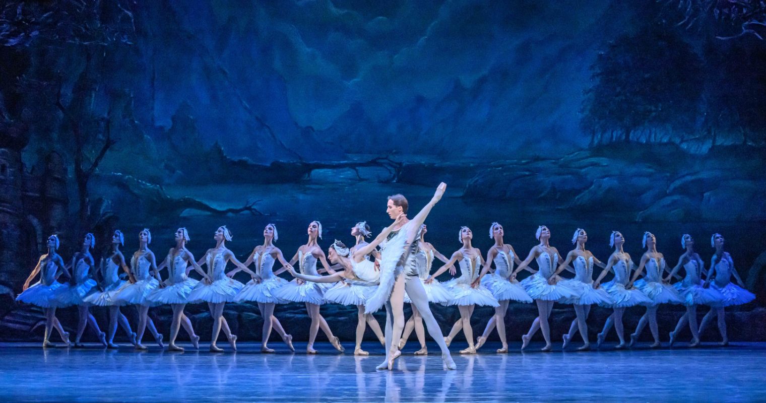 State Ballet of Georgia in <i>Swan Lake</i>: a few first night mishaps &copy; Katja Ogrin