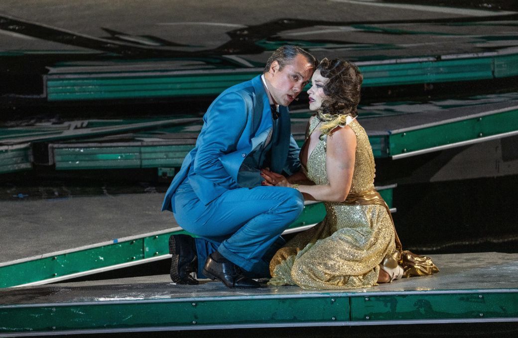 Julien Behr (Alfredo) und Marjukka Tepponen (Violetta) &copy; Bregenzer Festspiele | Daniel Ammann