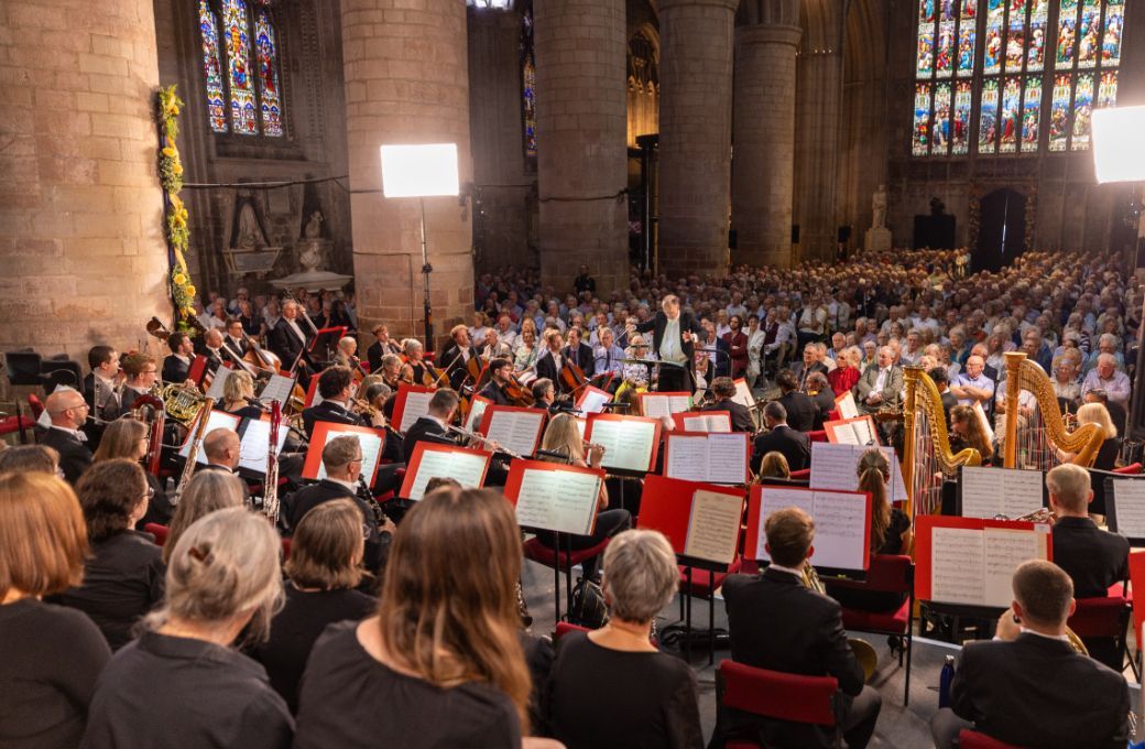 Adrian Partington conducts the Philharmonia in Gloucester Cathedral &copy; Three Choirs Festival | Dale Hodgetts