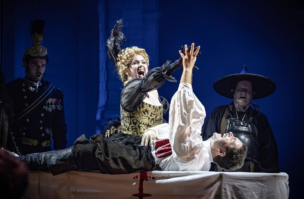 Elin Pritchard (Amelia) and Matteo Desole (Gustavo) © Craig Fuller