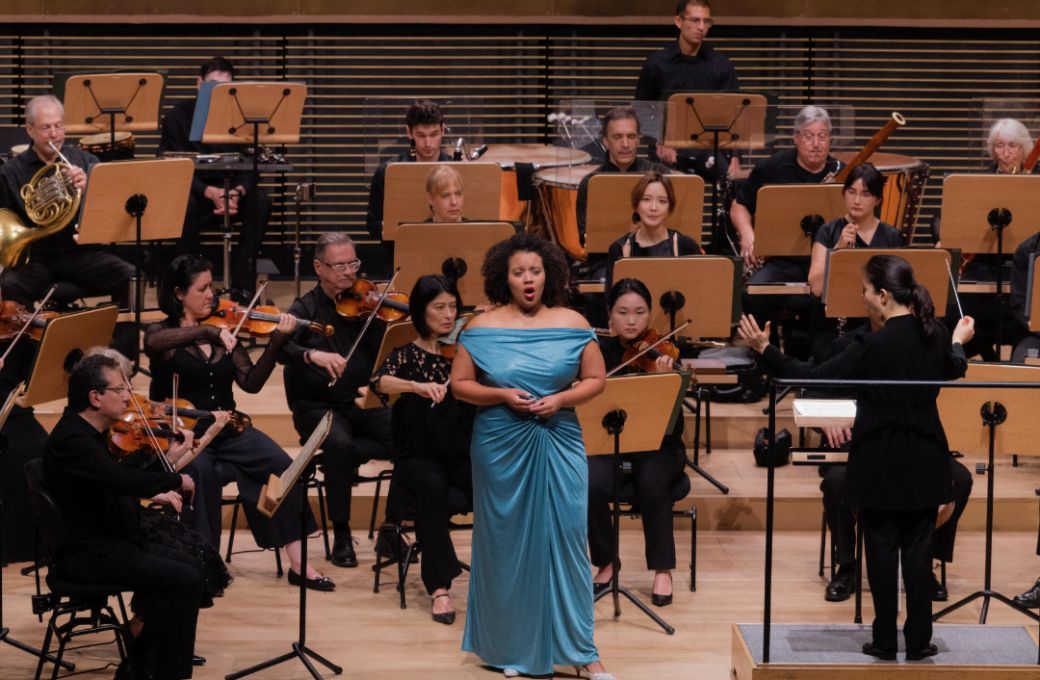 Taylor Raven and the Festival Orchestra of Lincoln Center &copy; Lawrence Sumulong | Lincoln Center