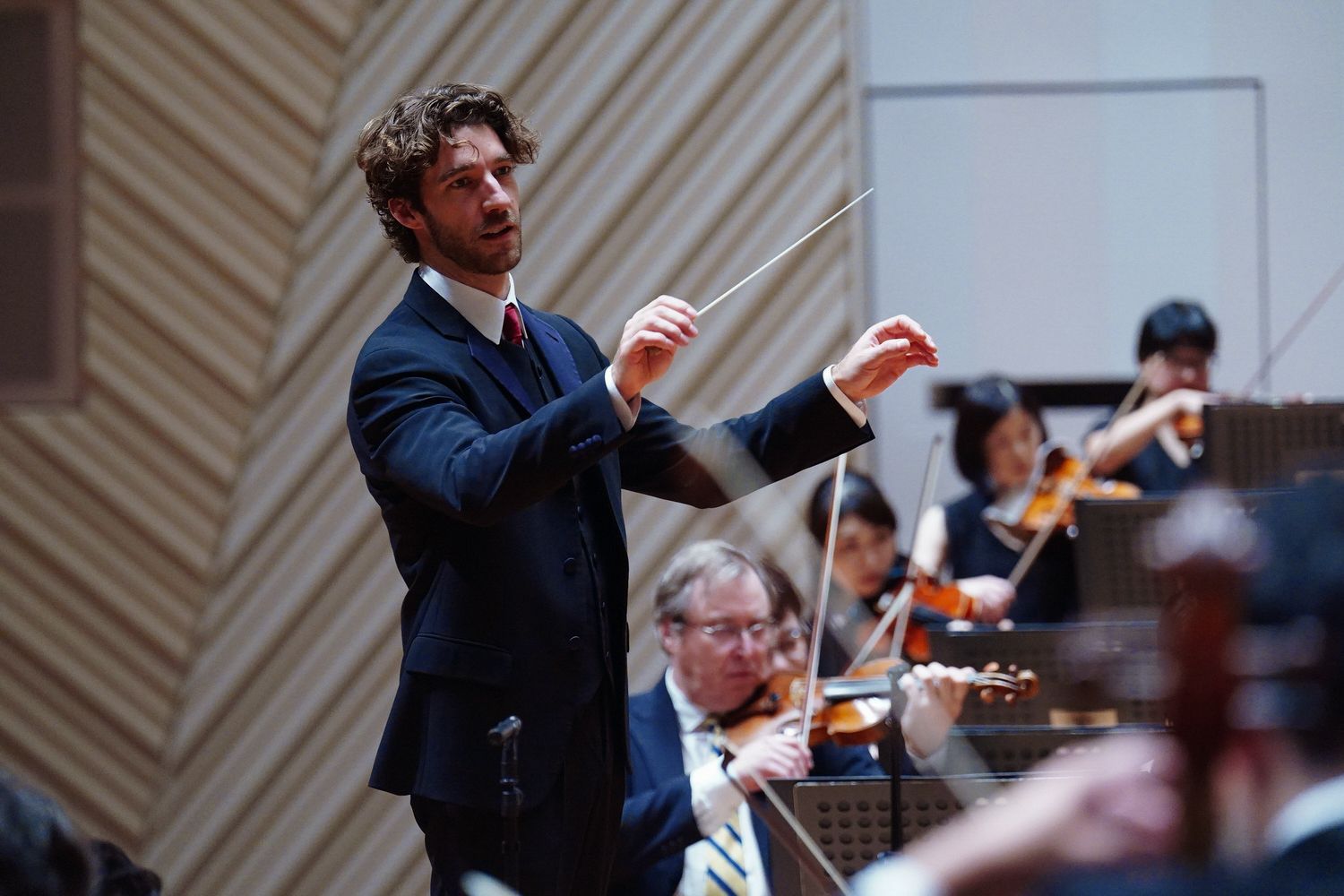 Lorenzo Viotti conducts the Tokyo Symphony Orchestra &copy; N. Ikegami
