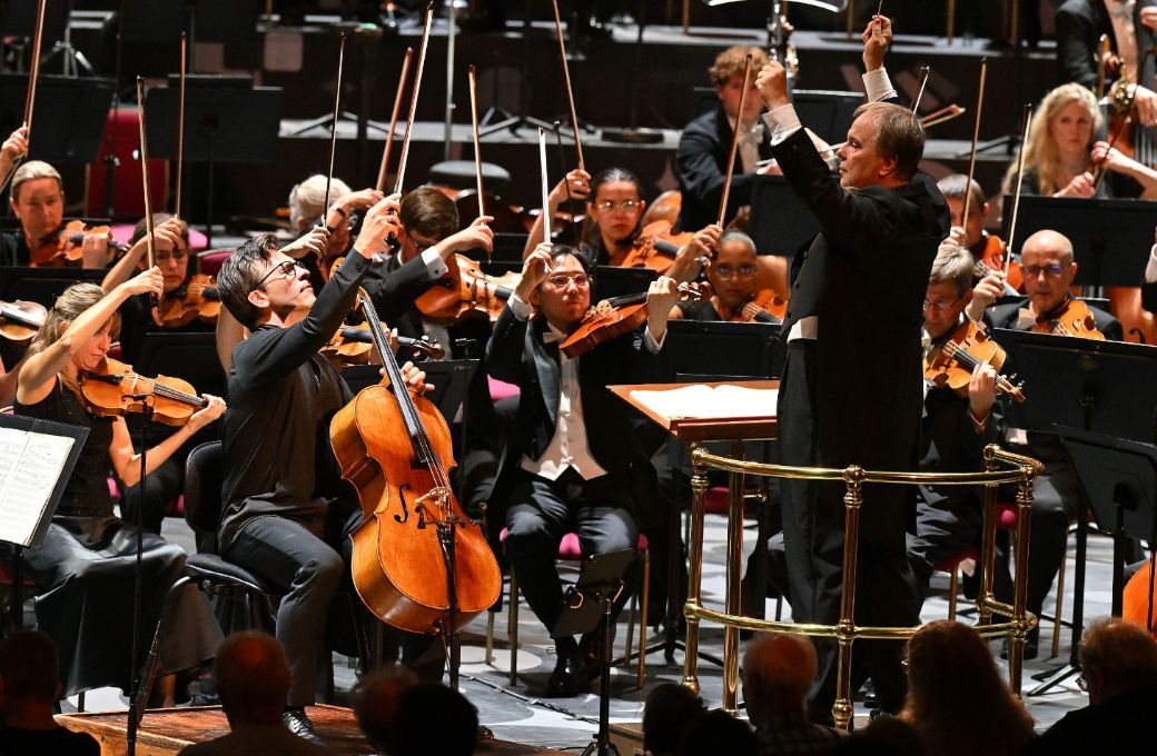 Guy Johnston, Sakari Oramo and the BBC Symphony Orchestra &copy; BBC | Mark Allan