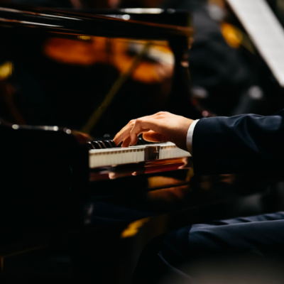 &copy; piano