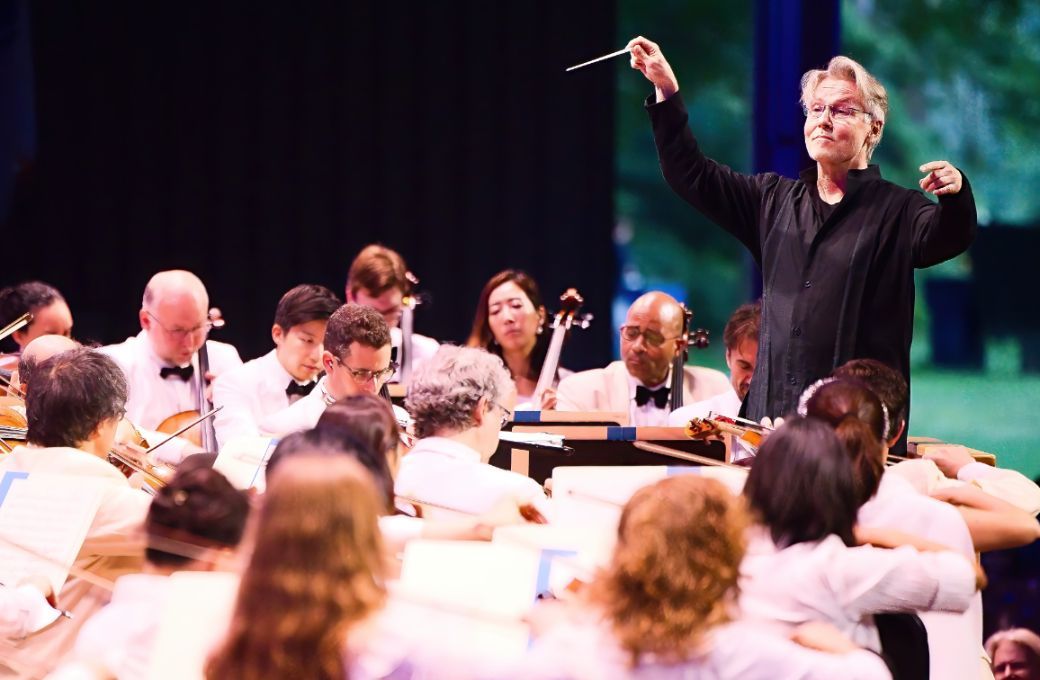 Esa-Pekka Salonen conducts the Boston Symphony Orchestra &copy; Hilary Scptt