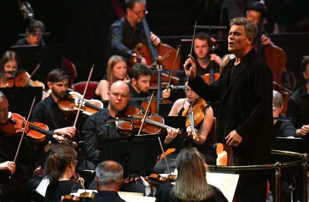 Ryan Wigglesworth conducts the BBC Scottish Symphony Orchestra &copy; BBC | Mark Allan