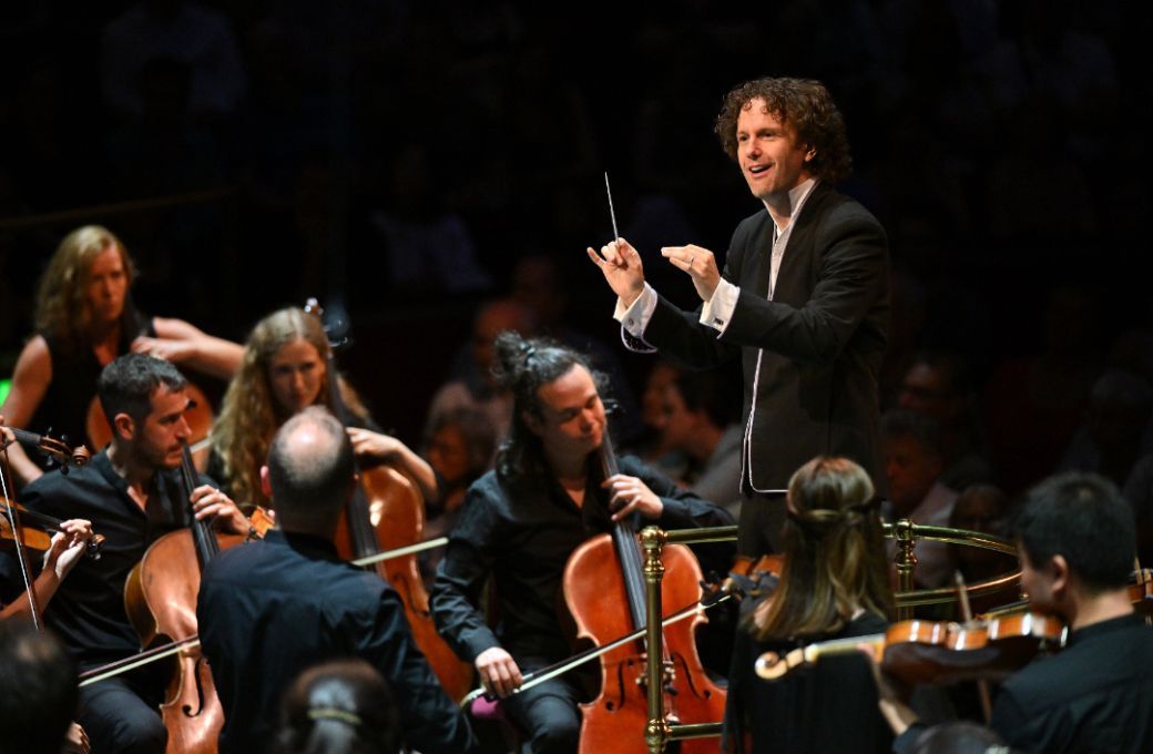 Nicholas Collon conducts Aurora Orchestra © BBC | Mark Allan