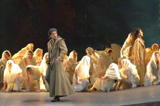 Roberto Tagliavini (Attila), Vittoria Yeo (Odabella) and chorus &copy; Michele Crosera
