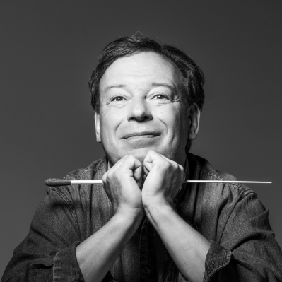 Sakari conducts the ISO Wind Ensemble