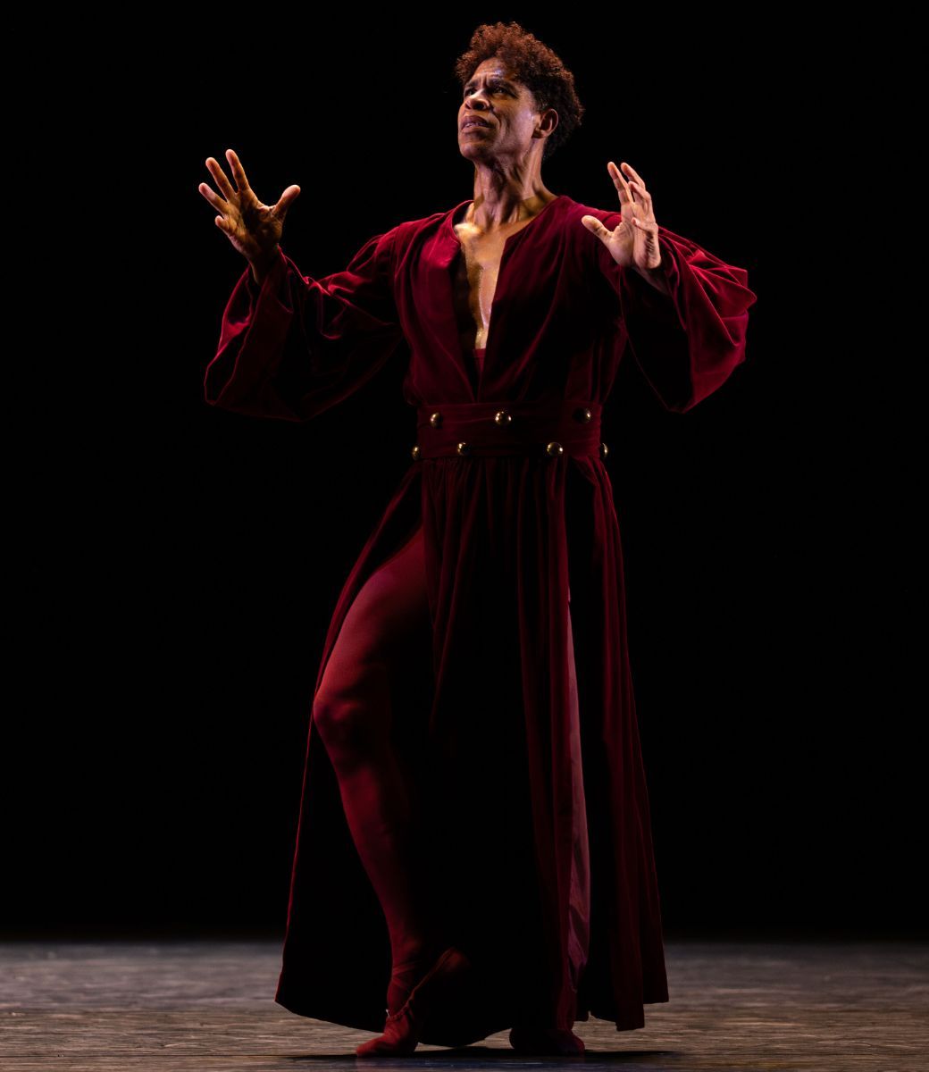 Carlos Acosta in <i>The Moor&rsquo;s Pavane</i> &copy; Helen Maybanks