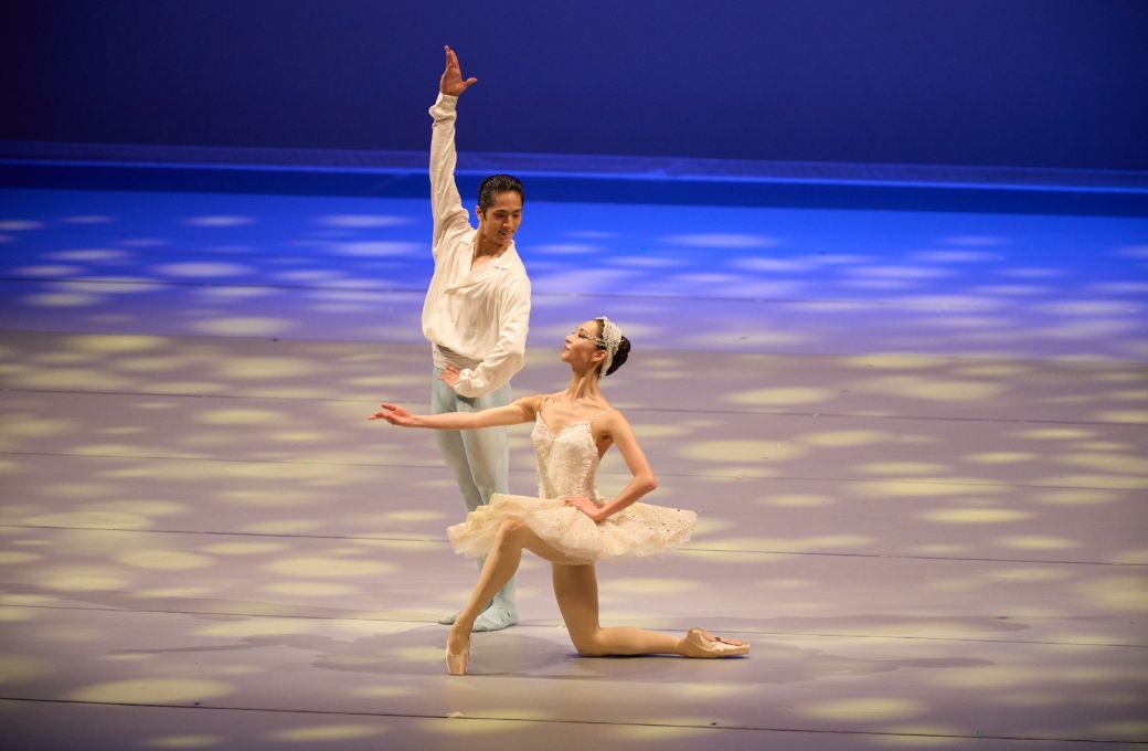 Takumi Miyake and Yoon Jung Seo in <i>Don Quixote</i> &copy; Fukuko Iiyama
