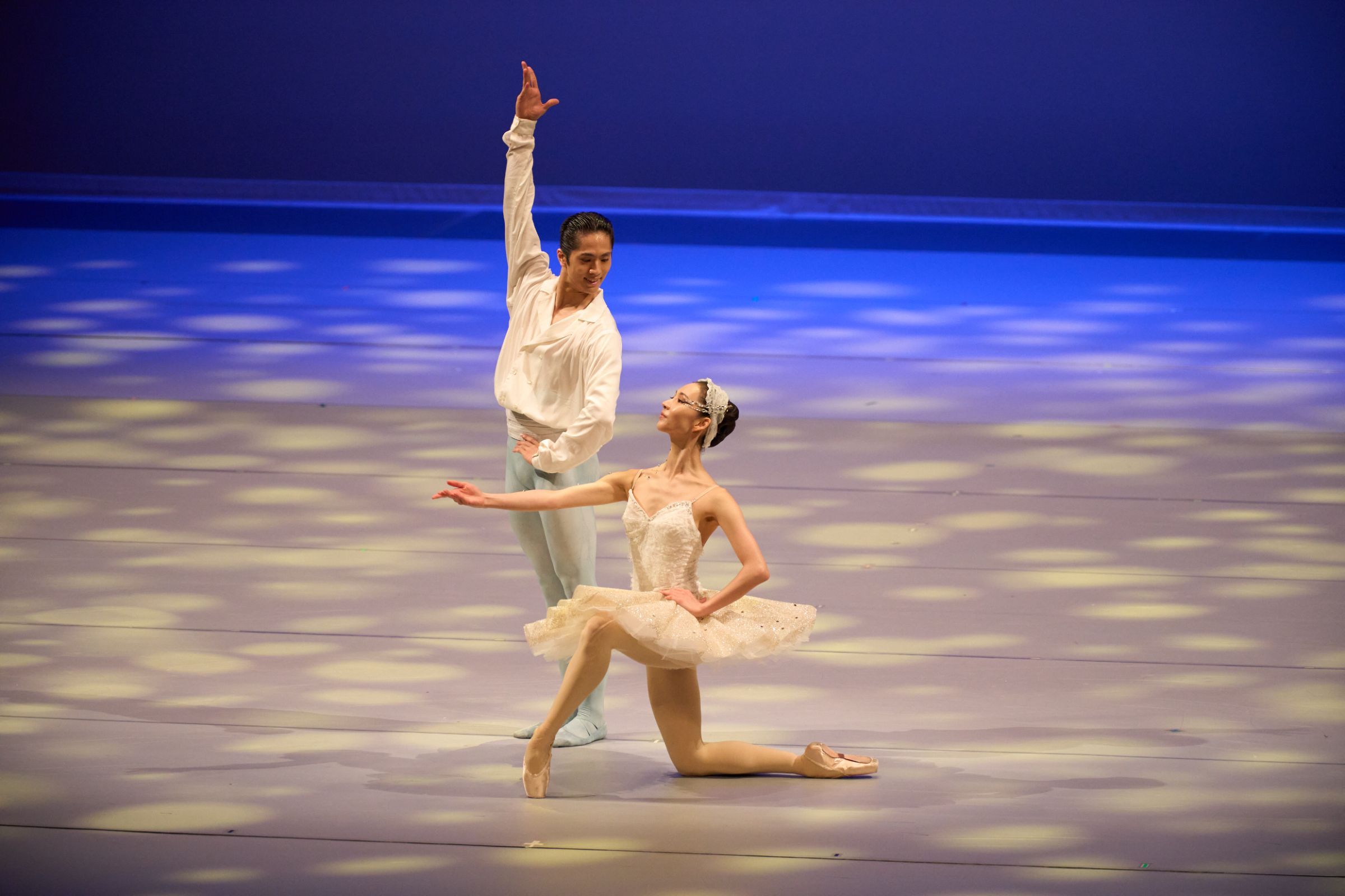 Takumi Miyake and Yoon Jung Seo in <i>Don Quixote</i> &copy; Fukuko Iiyama