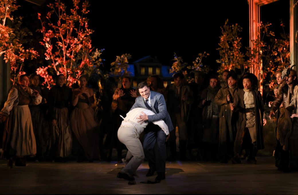 Iv&aacute;n Ay&oacute;n-Rivas (Lensky) and Mattia Olivieri (Onegin) &copy; Bronwen Sharp for Santa Fe Opera