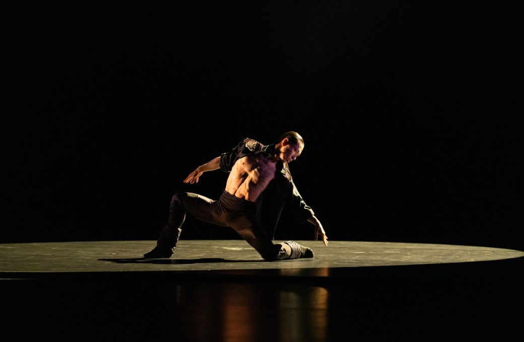 Hubbard Street dancer Shota Miyoshi in <i>Percussion IV</i> &copy; Michelle Reid