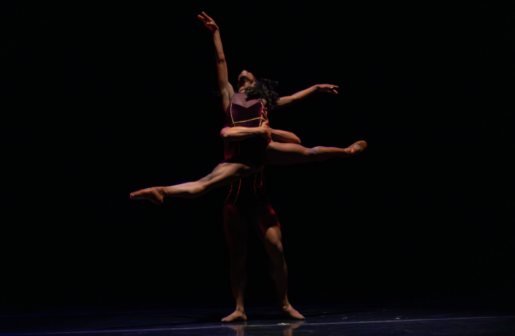 Complexions artists April Watson and Joe Gonz&aacute;lez in <i>Ave Maria</i> &copy; Taylor Craft