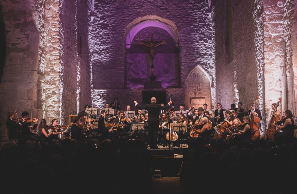 Pierre Bleuse et l'Orchestre du Festival de Prades &copy; Festival Pablo Casals / William Wartel