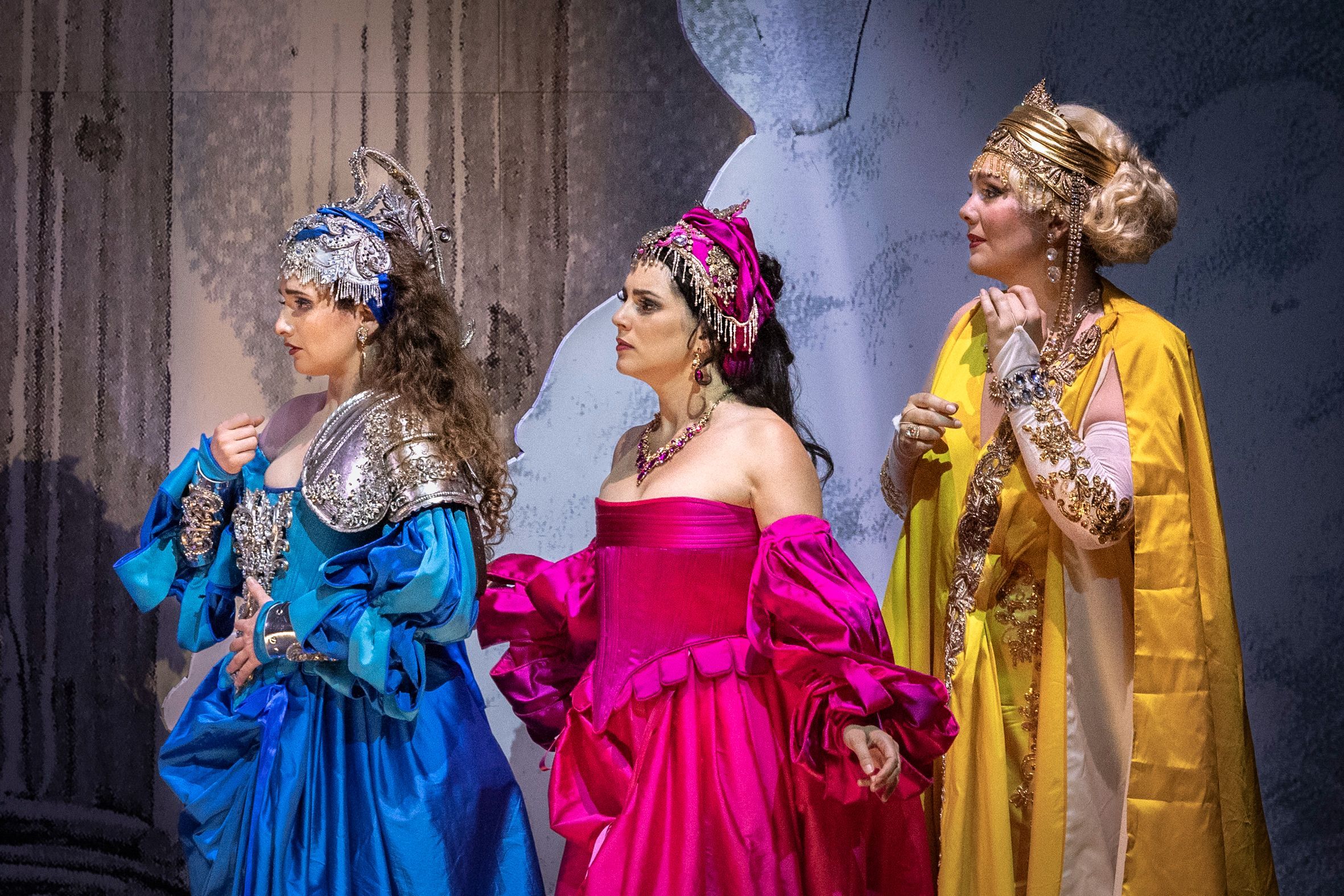 Shira Patchornik (Pallade), Jone Martínez (Venere) und Sophie Rennert (Giunone) &copy; Birgit Gufler