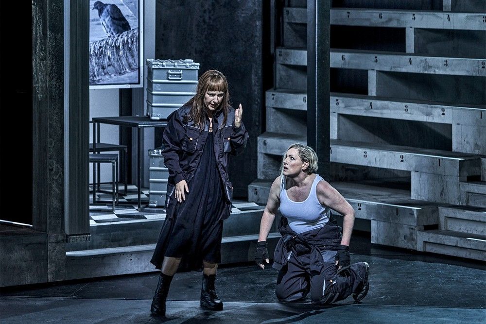 3. Akt: Gabriela Scherer (Irene) und Jennifer Holloway (Adriano) &copy; Enrico Nawrath | Bayreuther Festspiele