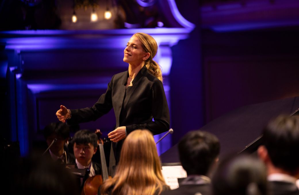Karina Canellakis conducts the NYO-USA &copy; Jess Shurte