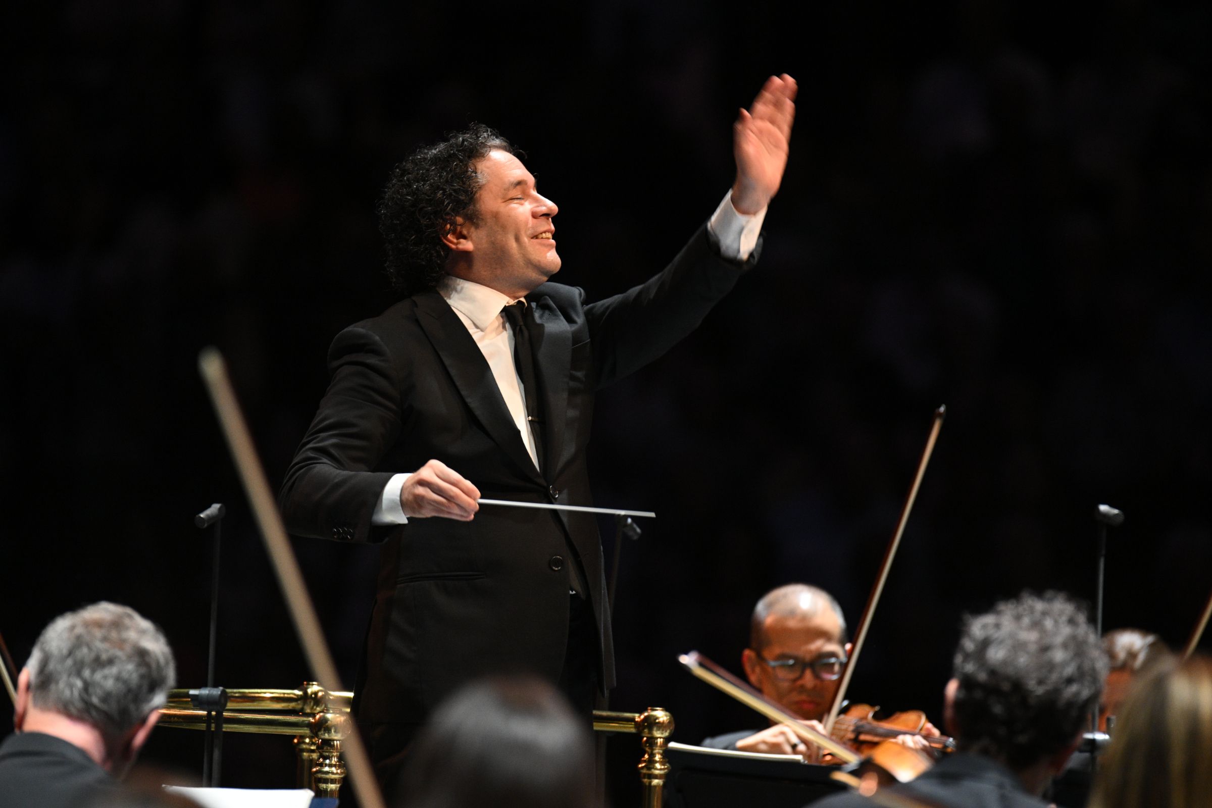 Gustavo Dudamel conducts the Los Angeles Philharmonic &copy; BBC | Chris Christodoulou