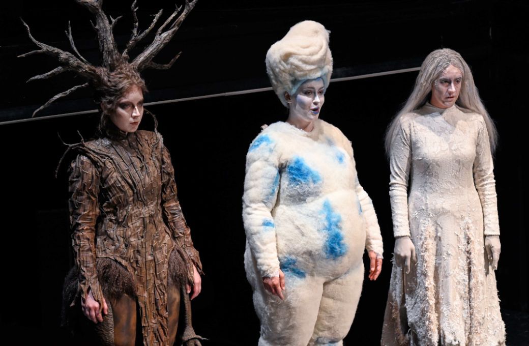 Anja Mitterm&uuml;ller (Dryade), Marlene Metzger (Echo) und Jasmin Delfs (Najade) &copy; SF | Thomas Aurin