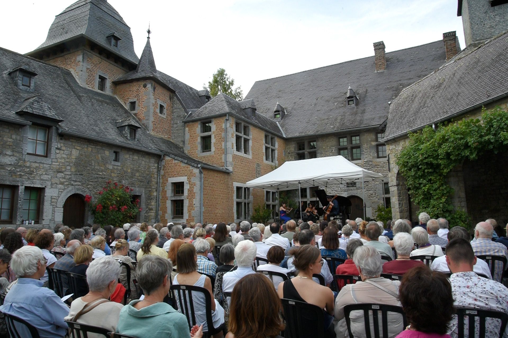 Aline Piboule, Elsa de Lacerda, Elaine Ng et Kacper Nowak au Festival de l'Été mosan &copy; Boris Jancen