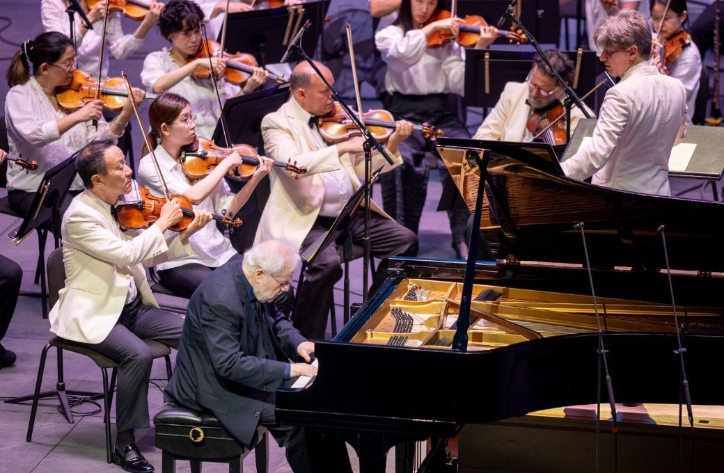 Emanuel Ax, Daniele Rustioni and the Philadelphia Orchestra &copy; Ironglass Productions | Dave Bigler