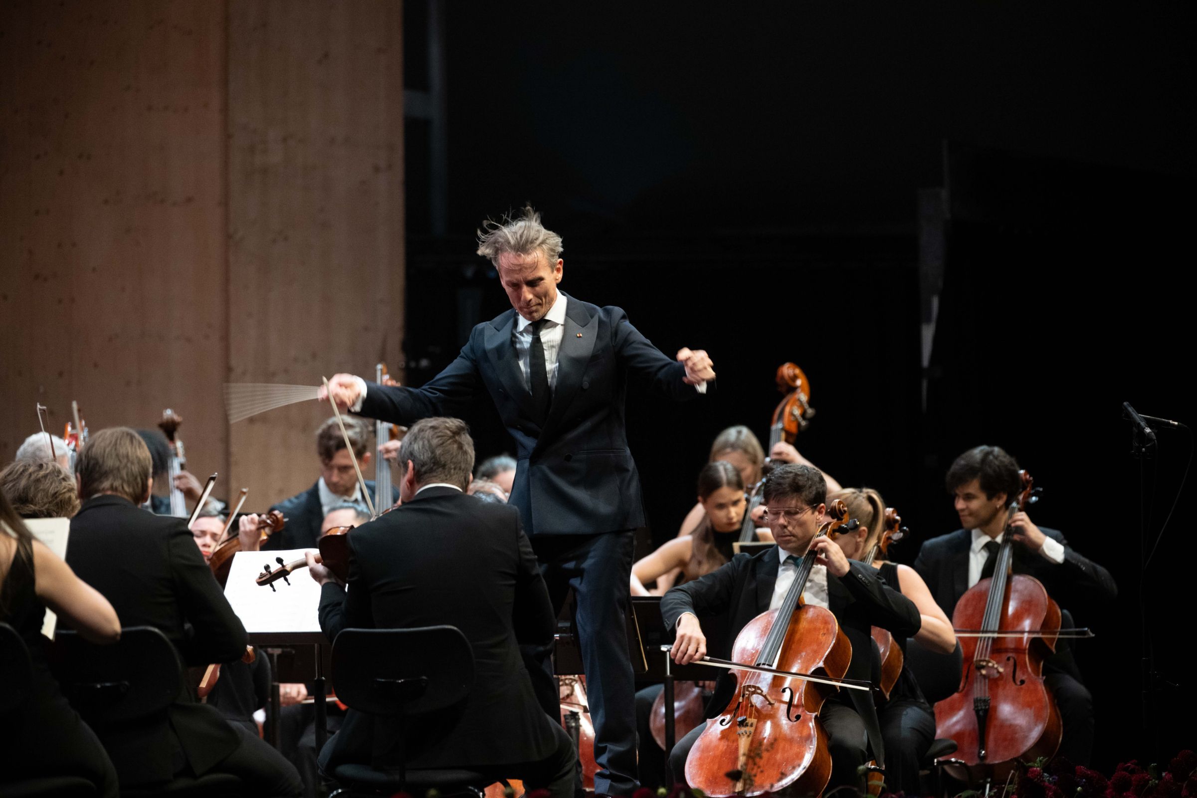 Alexander Shelley conducts the Gstaad Festival Orchestra &copy; Menuhin Festival Gstaad | Raphael Faux