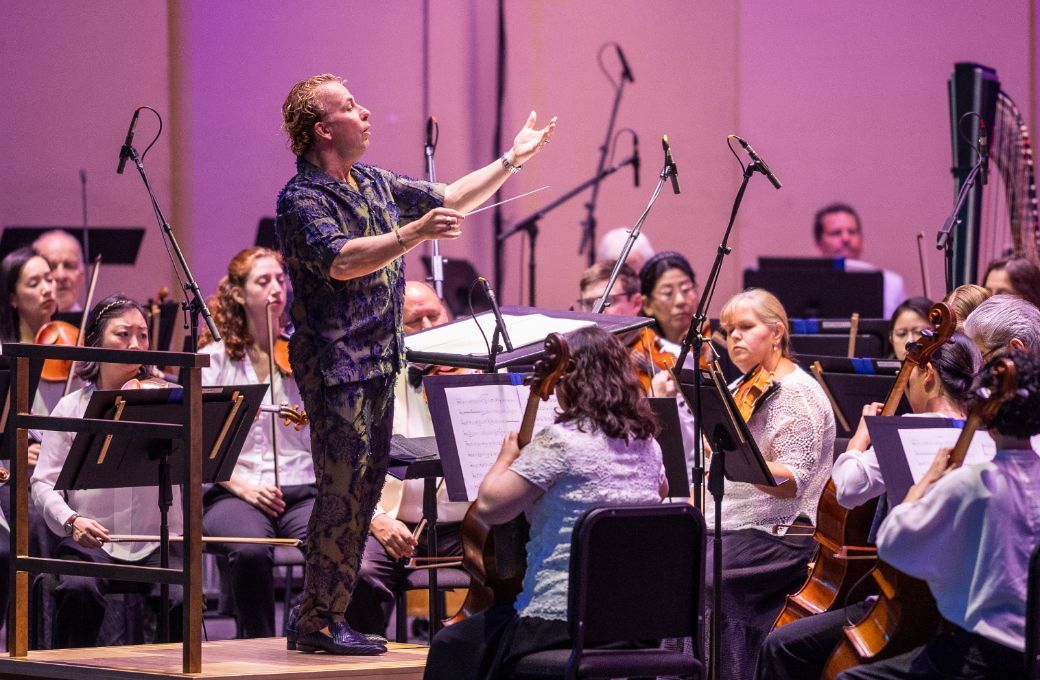 Yannick Nézet-Séguin conducts the Philadelphia Orchestra © Ironglass Productions | Jake Ritz