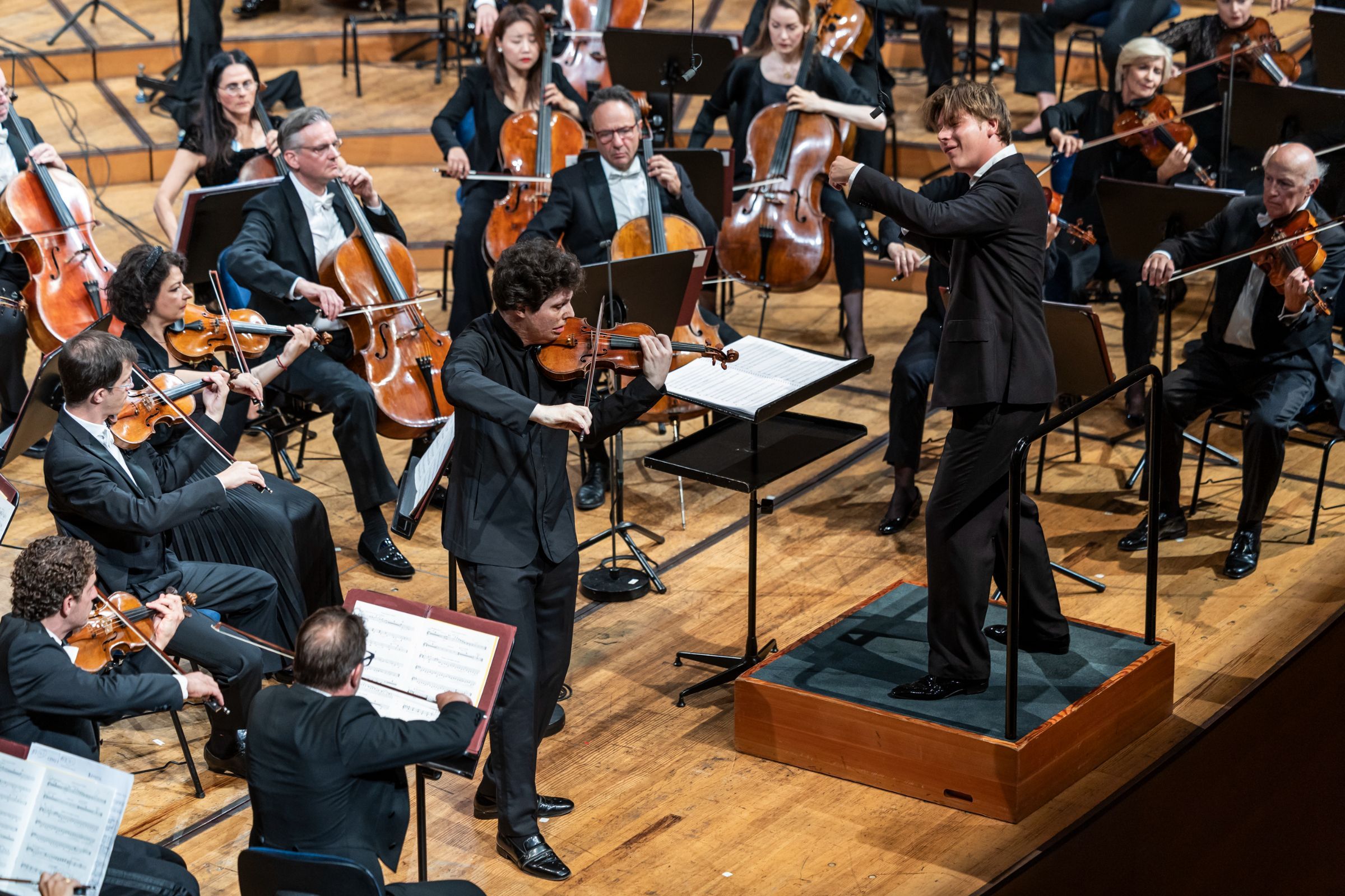 Augustin Hadelich, Klaus Mäkelä et le Lucerne Festival Orchestra &copy; Patrick Hürlimann / Lucerne Festival