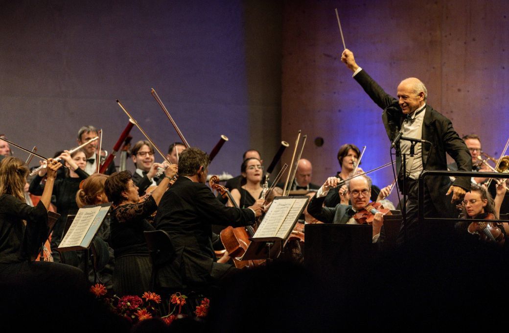Iv&aacute;n Fischer conducts the Budapest Festival Orchestra &copy; Menuhin Festival Gstaad | Raphael Faux