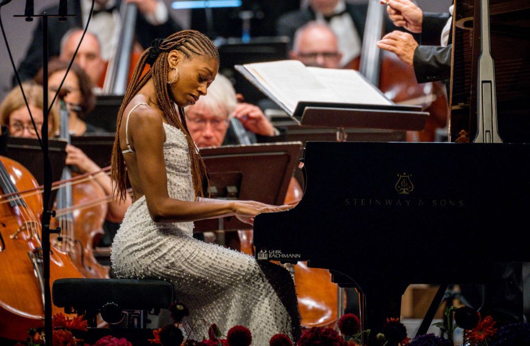 Isata Kanneh-Mason and the Budapest Festival Orchestra &copy; Menuhin Festival Gstaad | Raphael Faux