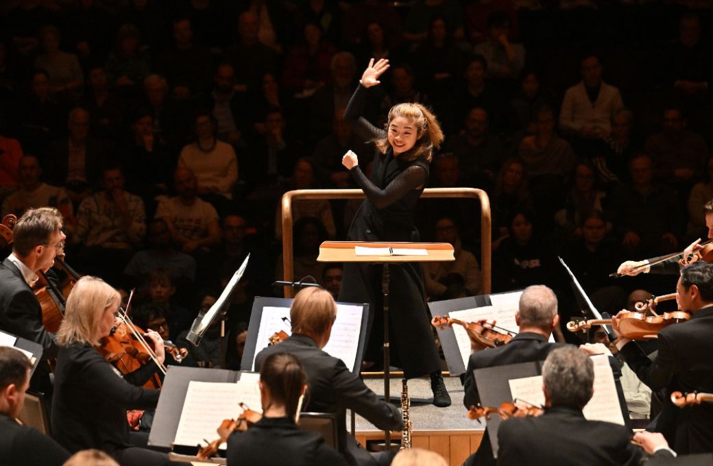 Elim Chan conducts the London Symphony Orchestra &copy; LSO | Mark Allan