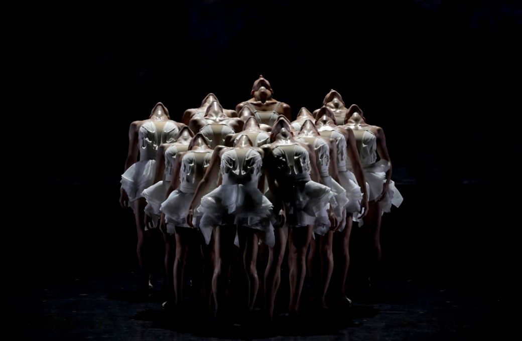 Angelin Preljocaj&rsquo;s <i>Swan Lake</i> &copy; JC Carbonne