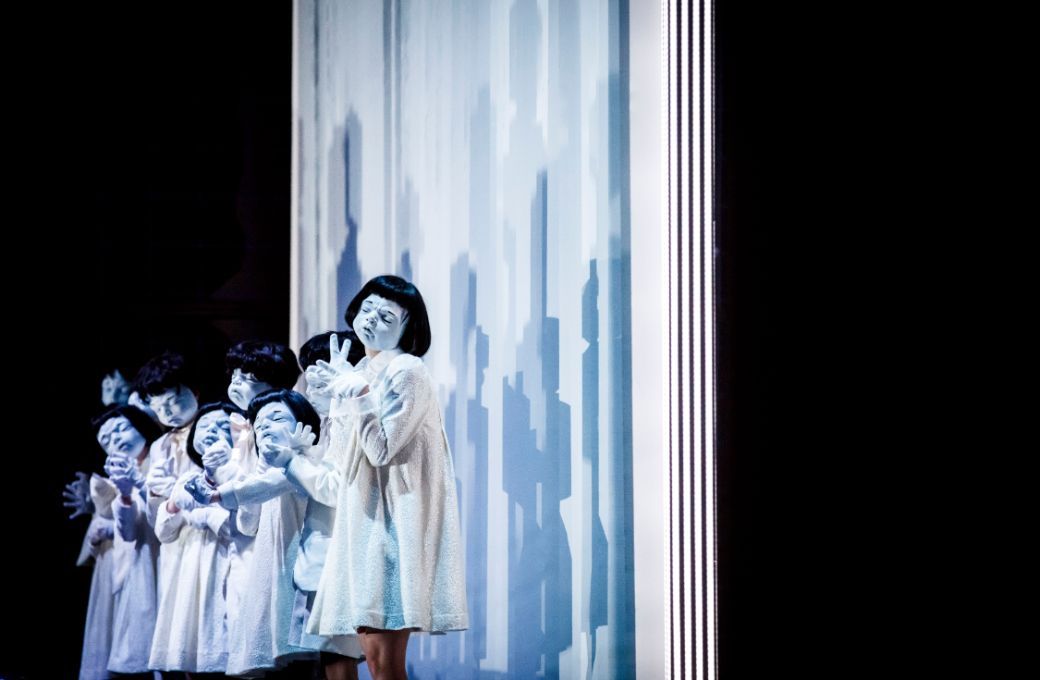 Masked children in Polish National Opera&rsquo;s <i>Die Frau ohne Schatten</i> &copy; Krzysztof Bieliński