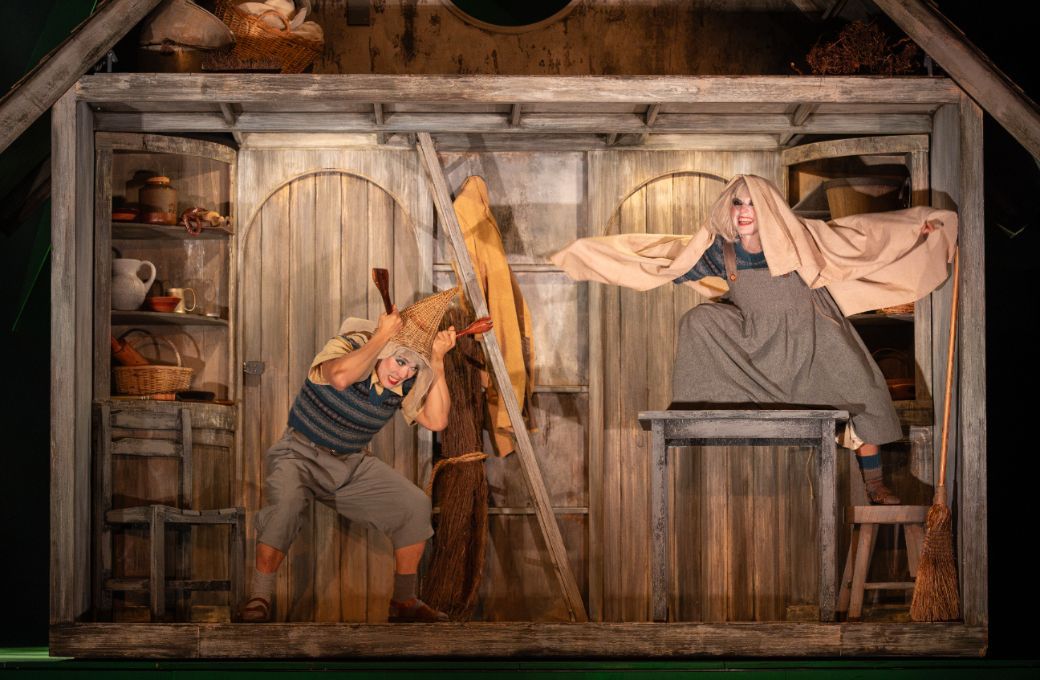 Kangmin Justin Kim (H&auml;nsel) and Sofia Troncoso (Gretel) &copy; Andrew Beveridge