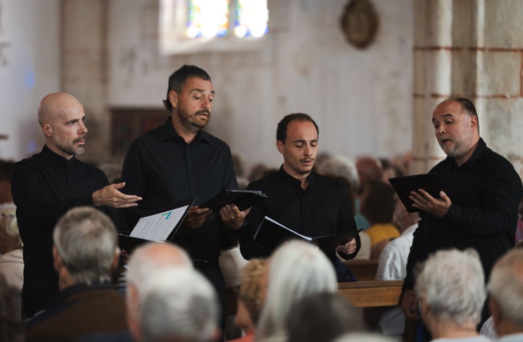 Renato Cadel et ses camarades du ch&oelig;ur Ghislieri &copy; Rencontres musicales de V&eacute;zelay