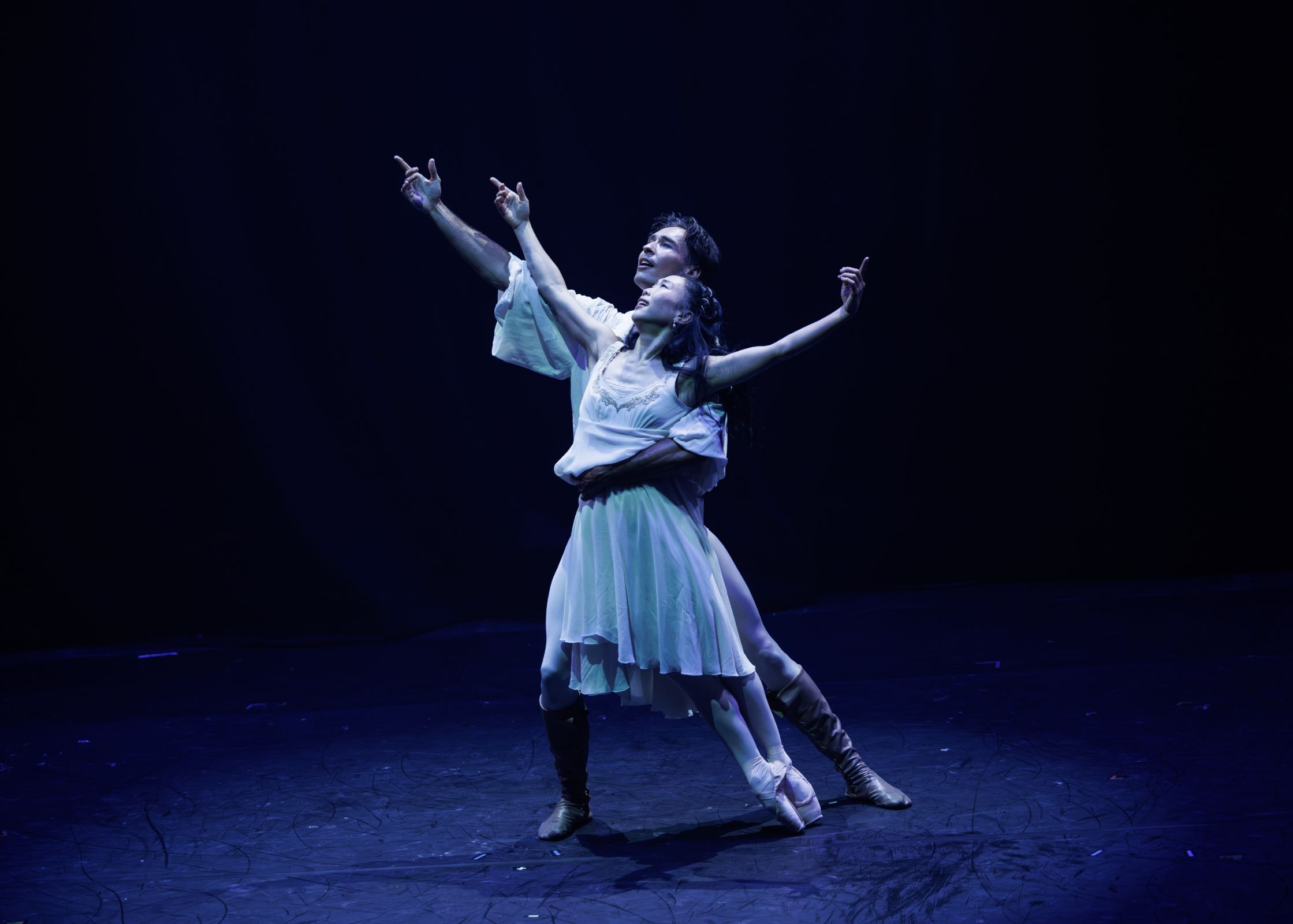 Joseph Taylor and Sarah Chun in Massimo Moricone’s <i>Romeo and Juliet</i> &copy; BalletNights_AlastairMorePhotography