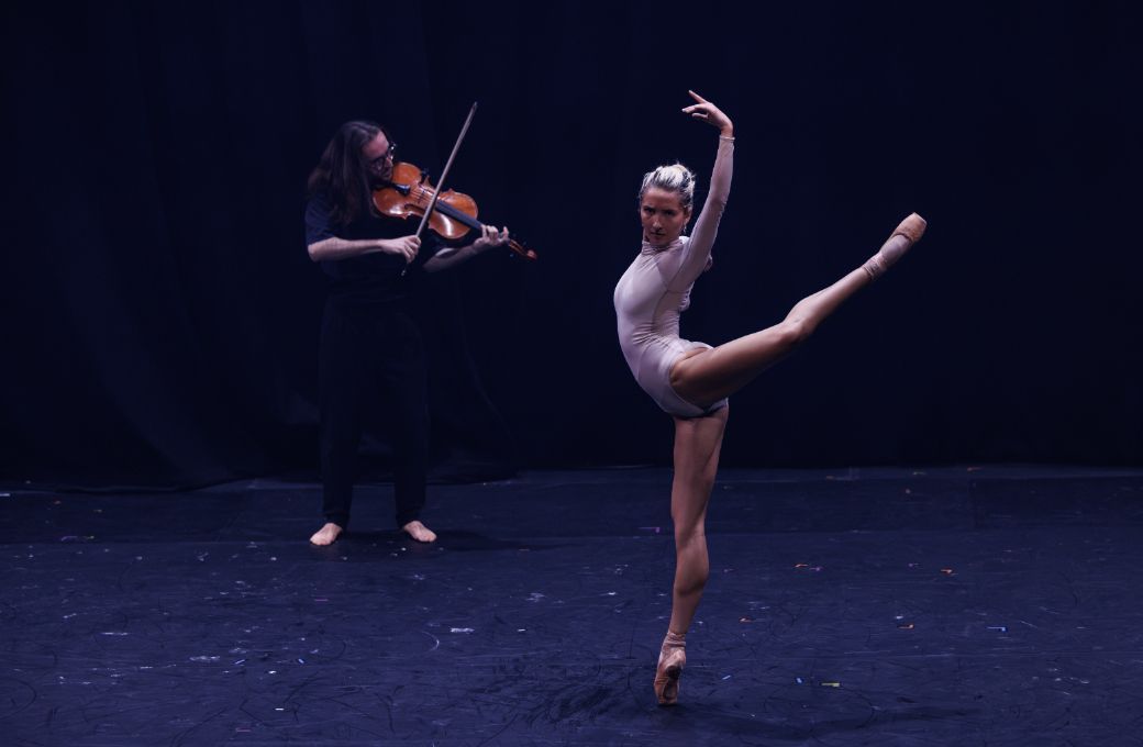 Dominic Stokes and Leila Wright in Jordan James Bridge&rsquo;s <i>String Theory</i> &copy; BalletNights_AlastairMorePhotography