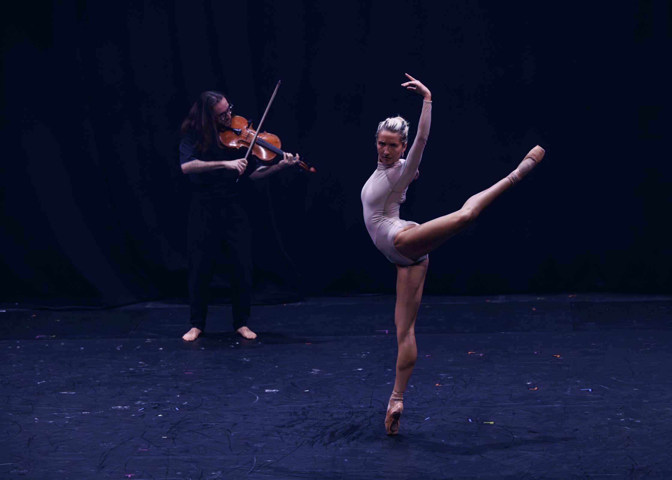 Dominic Stokes and Leila Wright in Jordan James Bridge’s <i>String Theory</i> &copy; BalletNights_AlastairMorePhotography